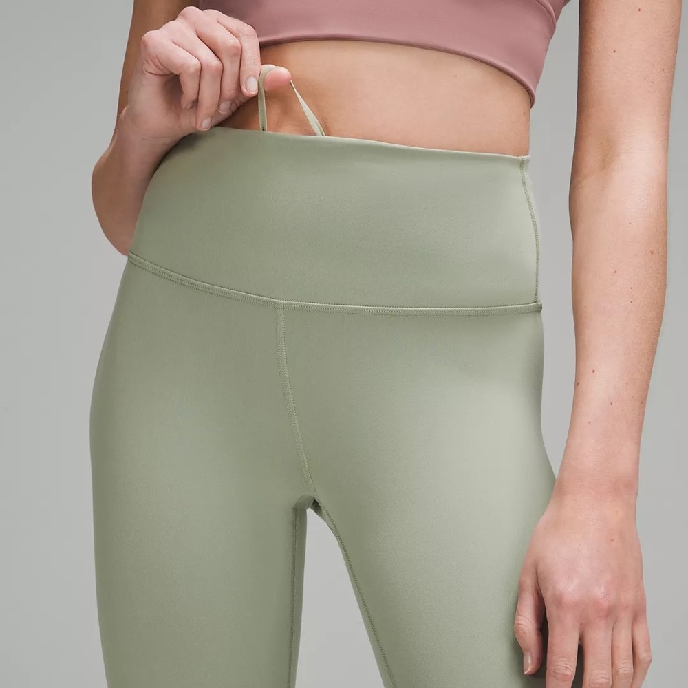 BRAND NEW Lululemon Wunder Train High-Rise Tight 25" - Picture 3 of 5